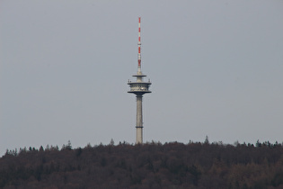 Zoom auf den Großen Hals mit dem Fernmeldeturm Barsinghausen