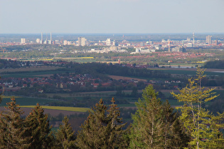 Zoom auf v. l. n. r. Drei warme Brüder, Ihme-Zentrum, Anzeiger-Hochhaus, Telemoritz und Marktkirche