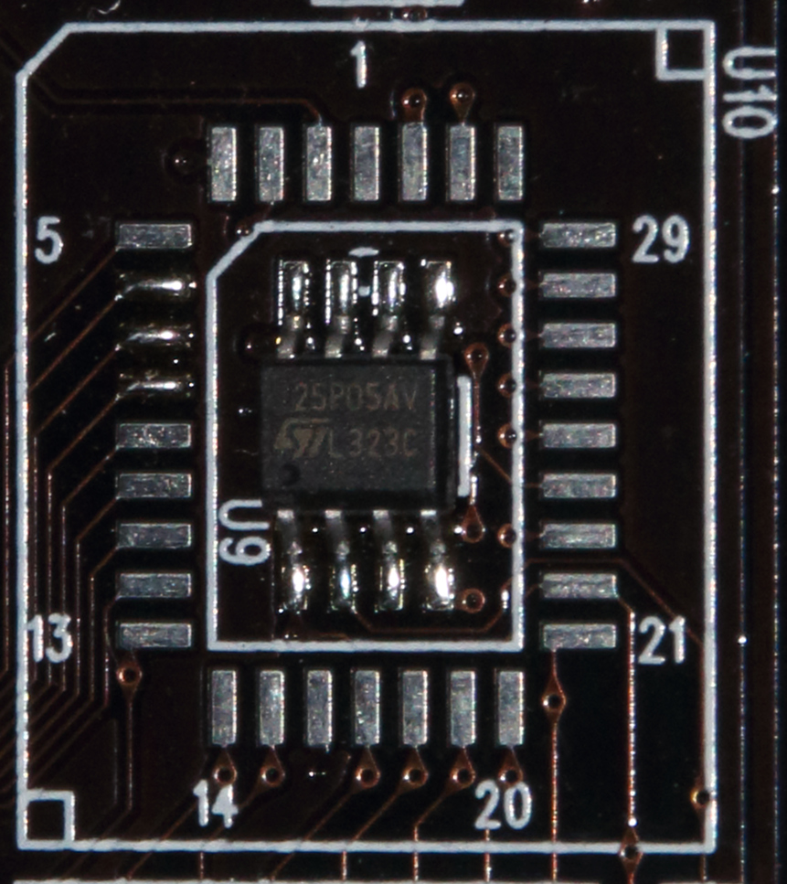 [Bild: Ati_Radeon_7000_PCI_ROM-Chip.jpg]