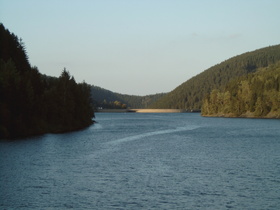 Okerstausee mit Staumauer