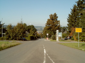 Lüchtringen, oberes Ende, Blick zurück auf die Ortseinfahrt