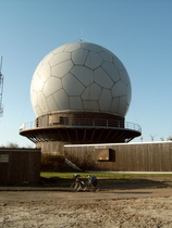 Dach der Tour: Wasserkuppe, im Hintergrund das Radom