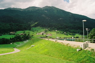 Reschensee, Staudamm, Talseite