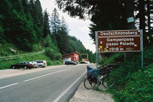 Dach der Tour: Gampenpass, Passhöhe, Blick nach Süden