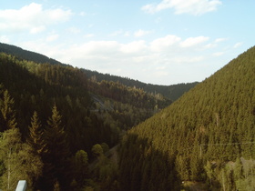 Okertal direkt unterhalb der Okertalsperre