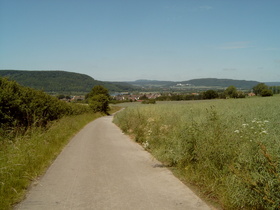 Anstieg nach Fürstenberg, Blick auf Boffzen, Höxter und den Köterberg