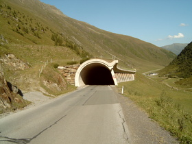 ein Lawinenschutztunnel