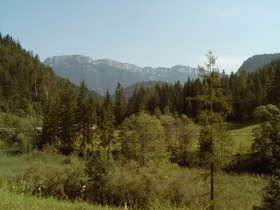 Blick durch das Pillerseetal auf die Steinplatte