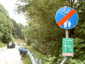 auf dem gut beschilderten Tauernradweg