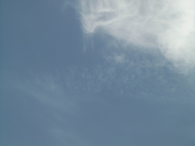 Zoom auf die hoch liegenden Wolken