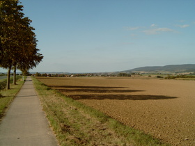 Blick auf die nordeutsche Einöde und die letzten Berge davor