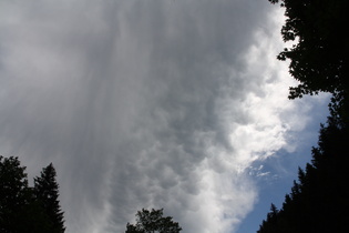 eine dunkle Wolke