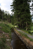 der Dammgraben kreuzt das Tal der Großen Oker und zapft diese an