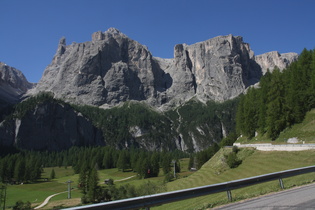 … wandert der Blick zum Südwestrand der Sellagruppe …