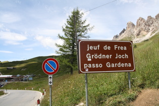 Grödnerjoch, Schild knapp unterhalb der Passhöhe