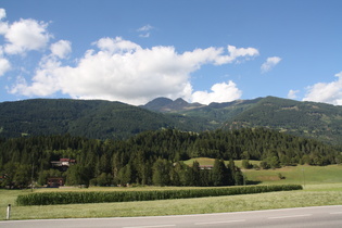 Blick aus dem weiten Drautal Richtung Kreuzeckgruppe