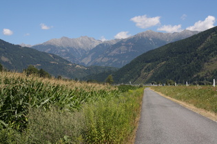 Blick Richtung Drautalenge bei Sachsenburg und die Reißeckgruppe