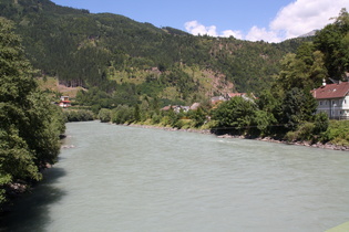 die Drau in Sachsenburg, Blick flussabwärts