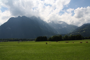 das weite Salzachtal und das Göllmassiv