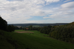 Blick über Dassel auf die Ostflanke des Sollings