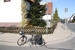 an dieser Stelle zwar reichlich übertrieben verheißt der Straßenname aber grundsätzlich Fahrradfahrspaß