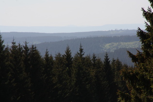 Zoom auf den Köterberg (mittig am Horizont)