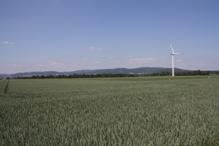 südlich von Stadtoldendorf auf dem Europaradweg R1, Blick auf den Vogler