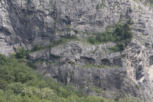 Geschützstellungen und Schießscharten im Fels des Ellhorns