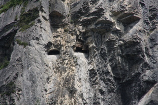 Zoom auf zwei Schießscharten