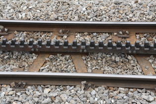 "Matterhorn Gotthard Bahn", Gleise (1000 mm Schmalspur) und Zahnstangen (System Abt)