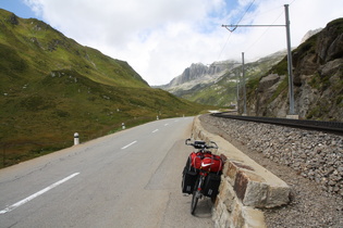 man hätte auch den Zug (Matterhorn Gotthard Bahn) nehmen können