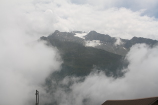 Oberalppass, Westrampe, Zoom auf den Gipfel des Chastelhorns