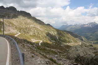 Nufenenpass, weiter Blick über die Ostrampe