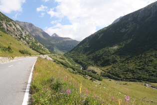 Nufenenpass, Westrampe, mittlerer Teil, Blick nach Osten