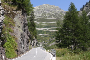 gemeinsame Südrampe von Grimselpass und Furkapass, Blick auf die Südrampe des Grimselpasses