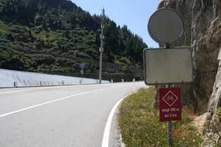 Grimselpass, Südrampe bei Gletsch: So sieht eine vernünftige Beschilderung für Fahrradfahrer aus! Dem Fahrspaß steht zumindest vom Streckenprofil her nichts mehr entgegen. ☺