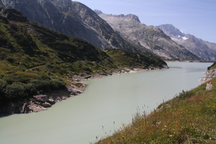 Blick über den Räterichsbodensee Richtung Staumauer