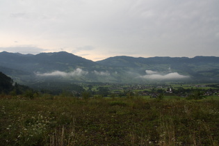 Brünigpass, Südrampe, unterer Bereich, Blick über Giswil auf die Emmentaler Alpen