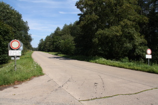 … rechts nur für Militärverkehr