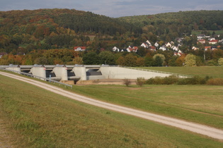 Leinepolder Salzderhelden, Blick auf das Abschlussbauwerk