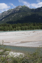 der Lech, im Hintergrund die Schwarzhanskarspitze