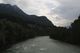 Blick von der Brücke zwischen Imst und dem Bahnhof Imst-Pitztal nach Westen Richtung Imster Schlucht