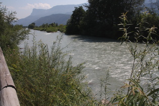 Etschtal, Blick flussabwärts, im Hintergrund der weithin sichtbare Gantkofel