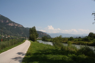 Etschtal, Blick flussabwärts, am Ostufer Kreut und Terlan