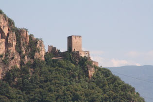 Zoom auf die Burgruine Neuhaus