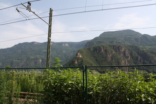 Etschtal, Blick zur Burgruine Neuhaus