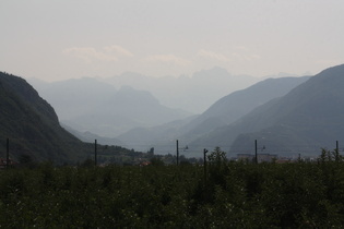 … und Zoom auf die Rosengartengruppe in den Dolomiten