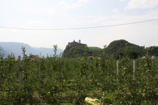 Schloss Sigmundskron am westlichen Etschufer