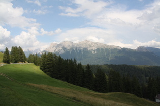 Karerpass, Ostrampe, Blick nach Osten, im Hintergrund die Marmolada