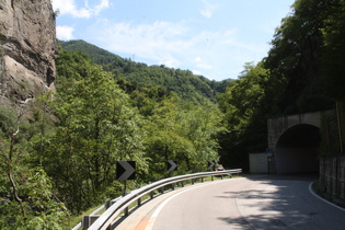 einer der vielen Tunnel der Sarntaler Staatsstraße